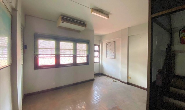 ขายอาคารพาณิชย์   อำเภอเมืองสมุทรปราการ   สมุทรปราการ (PKK04-06048)