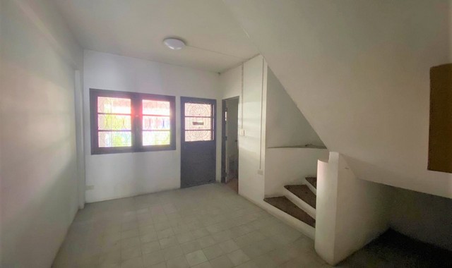 ขายอาคารพาณิชย์   อำเภอเมืองสมุทรปราการ   สมุทรปราการ (PKK04-06048)