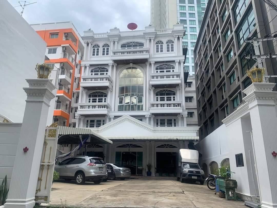 ให้เช่า อาคารสำนักงาน 6 ชั้น ใกล้ Icon siam ย่านกรุงธนบุรี เจริญนคร พื้นที่ใช้สอย 3,300 ตารางเมตร ภายในมีลิฟท์โดยสาร 20 ห้องน้ำ