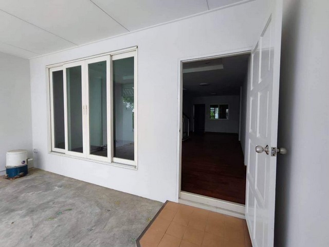 ขายทาวน์โฮมส์ 3 ชั้น 4 ห้องนอน รีโนเวทใหม่ หมู่บ้านสิทธารมย์ ซอยรามอินทรา 45 ใกล้รถไฟฟ้าสถานีมัยลาภ 450 เมตร 