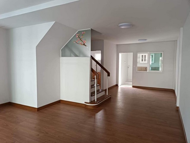 ขายทาวน์โฮมส์ 3 ชั้น 4 ห้องนอน รีโนเวทใหม่ หมู่บ้านสิทธารมย์ ซอยรามอินทรา 45 ใกล้รถไฟฟ้าสถานีมัยลาภ 450 เมตร 