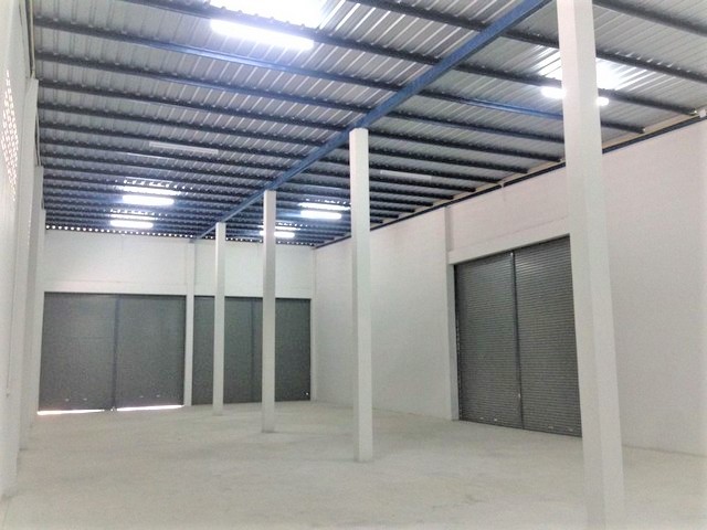 โกดังให้เช่าเก็บสินค้า ขนาด 250 ตร.ม.   พร้อม Office และ 3 ห้องน้ำ ย่านถ.กาญจนาภิเษก - บรมราชนนี - 305 - เพรชเกษม - ทางด่วนศีรรัตร(จัตุจักร)