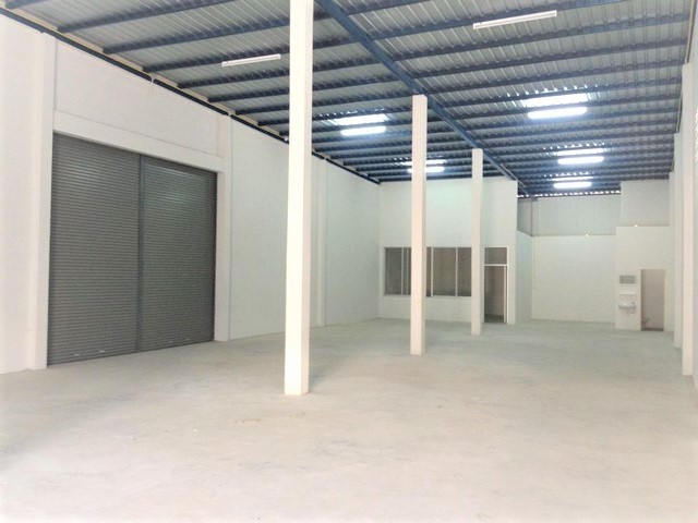 โกดังให้เช่าเก็บสินค้า ขนาด 250 ตร.ม.   พร้อม Office และ 3 ห้องน้ำ ย่านถ.กาญจนาภิเษก - บรมราชนนี - 305 - เพรชเกษม - ทางด่วนศีรรัตร(จัตุจักร)