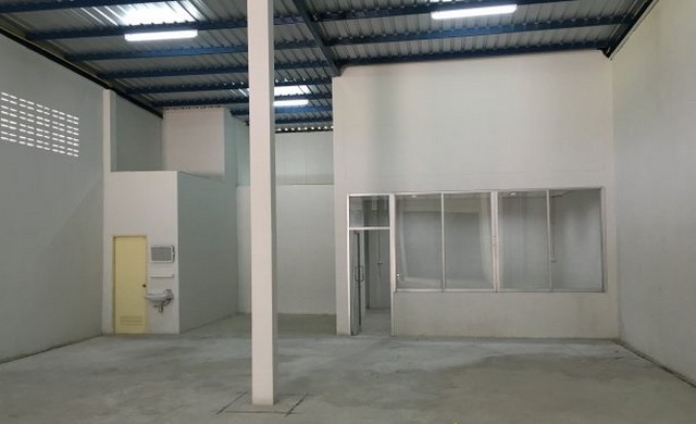 โกดังให้เช่าเก็บสินค้า ขนาด 250 ตร.ม.   พร้อม Office และ 3 ห้องน้ำ ย่านถ.กาญจนาภิเษก - บรมราชนนี - 305 - เพรชเกษม - ทางด่วนศีรรัตร(จัตุจักร)