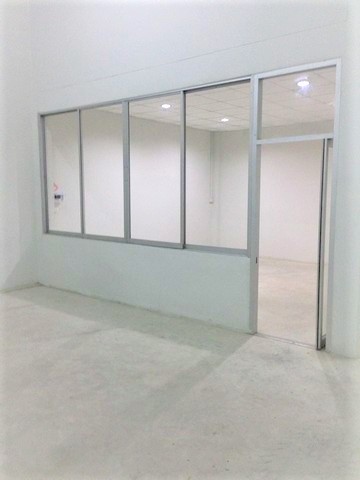 โกดังให้เช่าเก็บสินค้า ขนาด 250 ตร.ม.   พร้อม Office และ 3 ห้องน้ำ ย่านถ.กาญจนาภิเษก - บรมราชนนี - 305 - เพรชเกษม - ทางด่วนศีรรัตร(จัตุจักร)