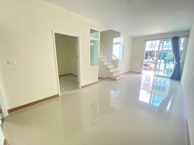 ขายทาวน์โฮม 2 ชั้น โครงการโกลเด้น ทาวน์ 2 ลาดพร้าว - เกษตรนวมินทร์ 
