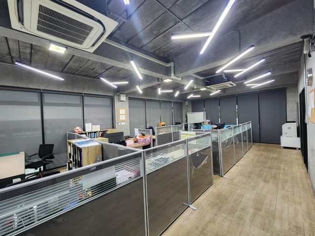 ขายอาคารสำนักงาน ใกล้ทางด่วน สุขาภิบาล 5 ย่านบางเขน สายไหม สุขาภิบาล5 อาคาร 4 ชั้นมีห้องพัก   เนื้อที่ 296 ตร.ว.