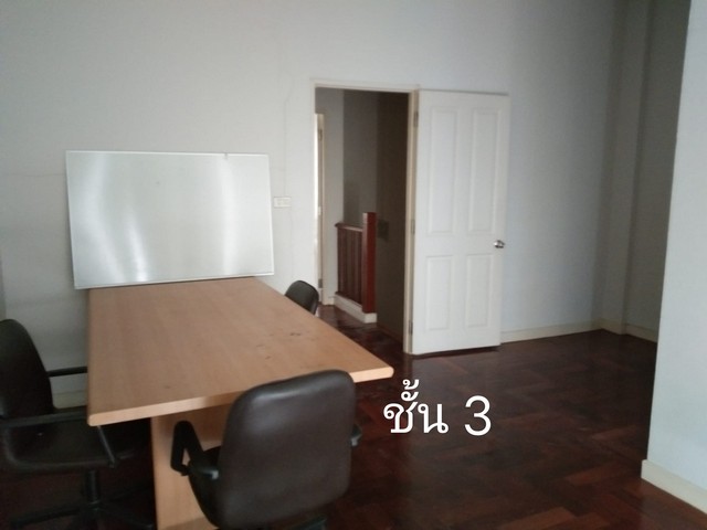ขายทาวน์โฮม 3.5 ชั้น เล่นระดับ เพดานสูงโปร่ง บ้านกลางเมืองพระรามเก้า-ศรีนครินทร์ ติดรถไฟฟ้าสายสีเหลือง สถานีกลันตัน 