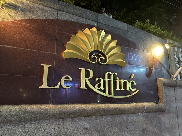 Le Raffine Sukhumvit 24 พื้นที่ใช้สอย 225 ่ตรม พร้อมทีจอดรถ4 คัน อยู่ภายในคอนโด Le Raffine สุขุมวิท24