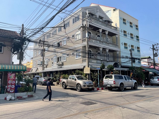 ขายด่วน อพาร์ทเม้นท์ 4 ชั้น 54 ห้อง ย่านถนนรังสิตปทุมธานี รีโนเวทใหม่ทั้งหลัง ใกล้รถไฟฟ้าสายสีแดง 600 เมตร ใกล้ฟิวเจอร์ปาร์ครังสิต 