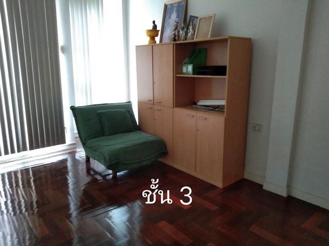 ขายทาวน์โฮม 3.5 ชั้น เล่นระดับ เพดานสูงโปร่ง บ้านกลางเมืองพระรามเก้า-ศรีนครินทร์ ติดรถไฟฟ้าสายสีเหลือง สถานีกลันตัน 