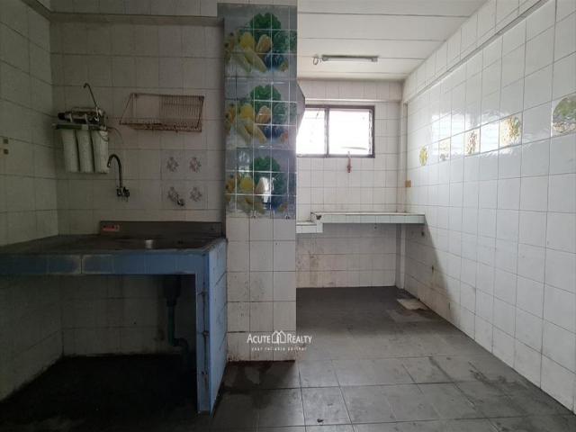 ขายอาคารพาณิชย์ 4 ชั้น เดินเข้าโลตัส ปิ่นเกล้าได้เลย ทำเลธุรกิจ ราคาถูกมาก