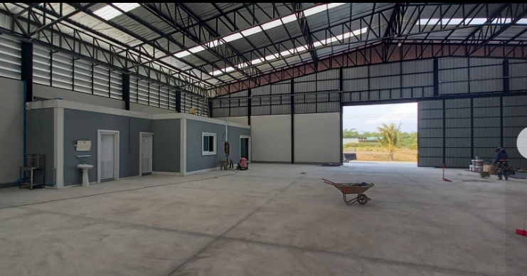 ให้เช่าและขายโกดัง  ลำลูกกาคลอง 5 รังสิต เนื้อที่ 600 ตาราวา ใกล้ทางด่วนมอเตอร์เวย์