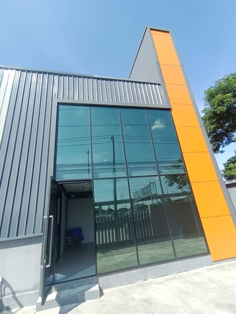 โรงเรียนนานาชาติเวลลิงตัน พาราไดซ์ พาร์ค ให้เช่า โชว์รูมและออฟฟิต 2ชั้น ติดถนนใหญ่ 202ตรว. 5ห้อง 6น้ำ 10-15จอดรถ กรุงเทพ-ชลบุรีสายใหม่ 