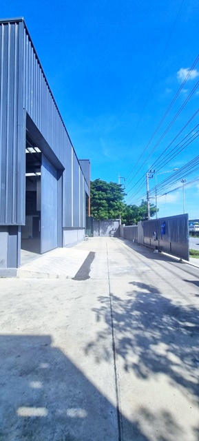 โรงเรียนนานาชาติเวลลิงตัน พาราไดซ์ พาร์ค ให้เช่า โชว์รูมและออฟฟิต 2ชั้น ติดถนนใหญ่ 202ตรว. 5ห้อง 6น้ำ 10-15จอดรถ กรุงเทพ-ชลบุรีสายใหม่ 