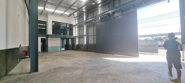 โรงเรียนนานาชาติเวลลิงตัน พาราไดซ์ พาร์ค ให้เช่า โชว์รูมและออฟฟิต 2ชั้น ติดถนนใหญ่ 202ตรว. 5ห้อง 6น้ำ 10-15จอดรถ กรุงเทพ-ชลบุรีสายใหม่ 