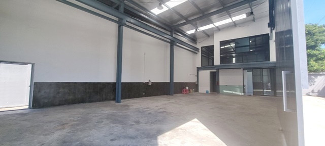 กรุงเทพ-ชลบุรีสายใหม่ ประเวศ ให้เช่า โชว์รูมและออฟฟิต 2ชั้น ติดถนน 200ตรว. 5ห้อง 6น้ำ 10-15จอดรถ โรงเรียนนานาชาติเวลลิงตัน พาราไดซ์ พาร์ค 