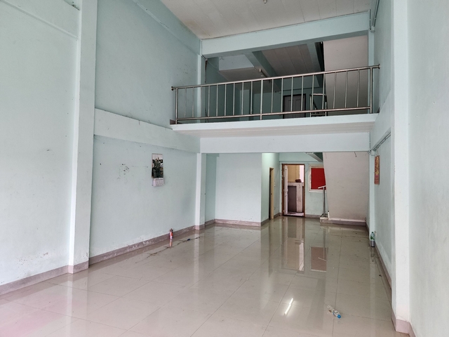 อาคารพาณิชย์ให้เช่า 2.5 ชั้น ใกล้ถนนสายใยรัก 50 เมตร กระทุ่มแบน เหมาะเปิดธุรกิจ โฮมออฟฟิต บ้านพักอาศัย ใกล้ถนนใหญ่ 