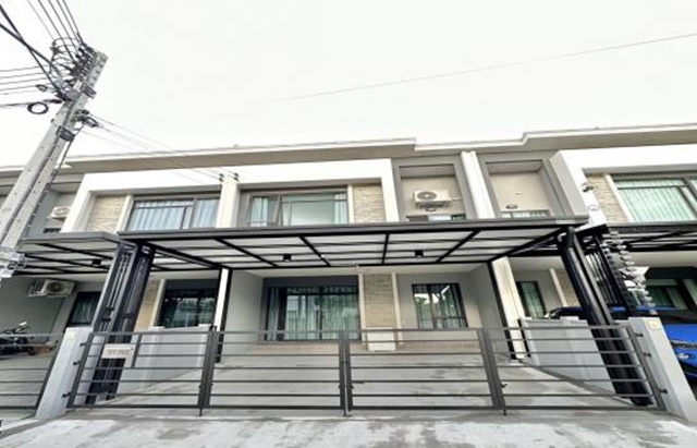 ใกล้ ฟิวเจอร์พาร์ครังสิต รถไฟฟ้าสีแดงรังสิต ( 2กม.) ให้เช่าทาวน์โฮม 2ชั้น คลองหนึ่ง22ตรว.3นอน 3น้ำ 2จอด 4แอร์