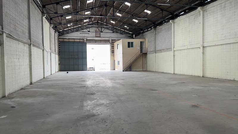 BST520 โกดังให้เช่า พื้นที่ 2,000 ตรม.  เพชรเกษม 99 ตำบลอ้อมน้อย กระทุ่มแบน สมุทรสาคร