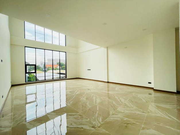 ขายโฮมออฟฟิศสร้างใหม่  3.5ชั้น ไฟฟ้า 3 เฟส รองรับ EV Charger ซอยนาคนิวาส 37 (ลาดพร้าว71) กรุงเทพฯ