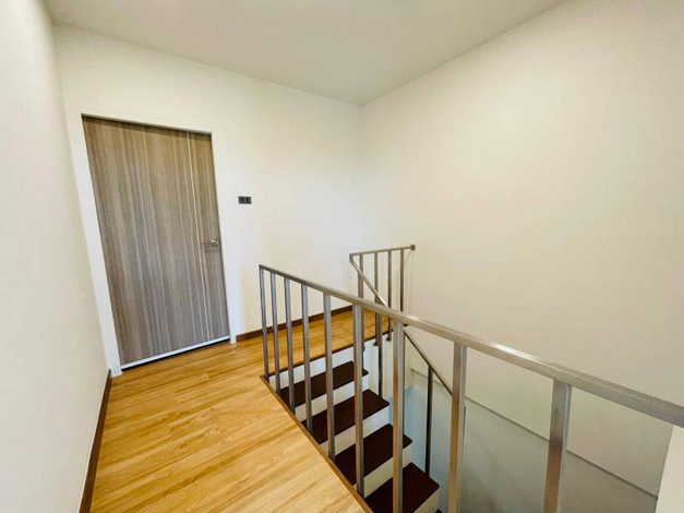 ขายโฮมออฟฟิศสร้างใหม่  3.5ชั้น ไฟฟ้า 3 เฟส รองรับ EV Charger ซอยนาคนิวาส 37 (ลาดพร้าว71) กรุงเทพฯ