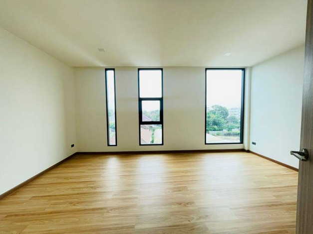 ขายโฮมออฟฟิศสร้างใหม่  3.5ชั้น ไฟฟ้า 3 เฟส รองรับ EV Charger ซอยนาคนิวาส 37 (ลาดพร้าว71) กรุงเทพฯ