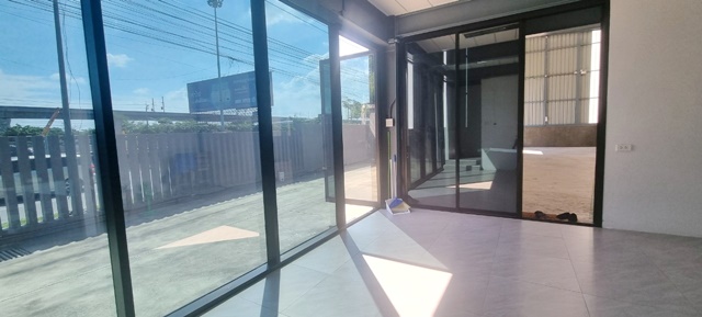 ประเวศ ติดถนน 200ตรว. ให้เช่า โชว์รูมและออฟฟิต 2ชั้นกรุงเทพ-ชลบุรีสายใหม่ 5ห้อง 6น้ำ 10-15จอดรถ โรงเรียนนานาชาติเวลลิงตัน พาราไดซ์ พาร์ค 