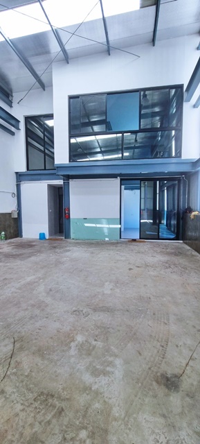 พาราไดซ์ พาร์ค โรงเรียนนานาชาติเวลลิงตัน  ติดถนนใหญ่ 202ตรว. ให้เช่า โชว์รูมและออฟฟิต 2ชั้น5ห้อง 6น้ำ 10-15จอดรถ กรุงเทพ-ชลบุรีสายใหม่ 