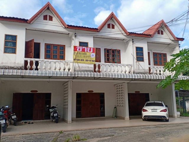 ขายด่วนทาวน์เฮ้าส์ 3 ห้อง พร้อมที่ดิน  1-0-46  ไร่ ต.กุดป่อง อ.เมือง จ.เลย   ZK201