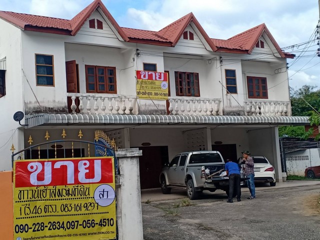 ขายด่วนทาวน์เฮ้าส์ 3 ห้อง พร้อมที่ดิน  1-0-46  ไร่ ต.กุดป่อง อ.เมือง จ.เลย   ZK201