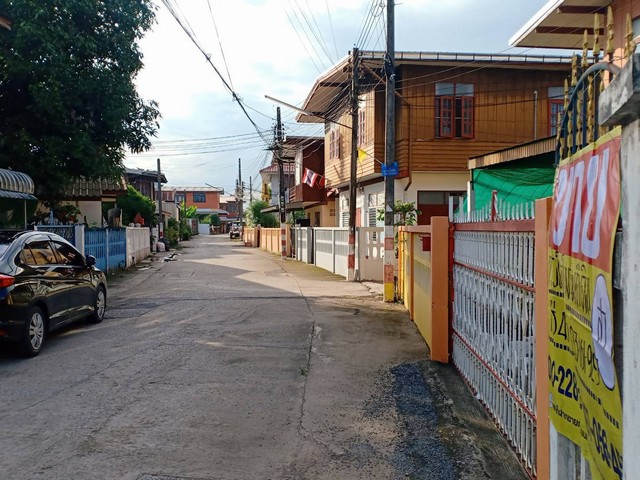 ขายด่วนทาวน์เฮ้าส์ 3 ห้อง พร้อมที่ดิน  1-0-46  ไร่ ต.กุดป่อง อ.เมือง จ.เลย   ZK201