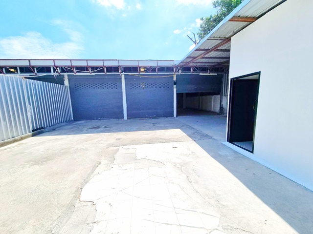 เฉลิมพระเกียรติ28-32 ใกล้ Motorway แฟชั่น ไอซ์แลนด์ 350ตรม 10ล้อ เทเลอร์ได้ สวนหลวง ร.9 ให้เช่าโกดัง 1ชั้น . 2ห้อง 2น้ำ 10-15จอดรถ