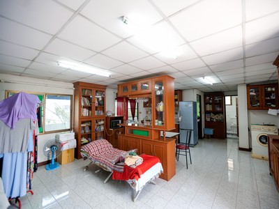 แรร์ ไอเทม!! ตึกหัวมุมติดถนนศิริมังคลาจารย์ และนิมมานเหมินท์ 13 ขายอาคารพาณิชย์ 4 ชั้น 95.8 ตร.วา เหมาะทำกิจการได้เกือบทุกประเภท!!