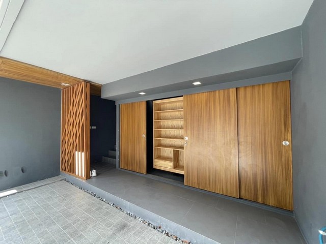 ขายทาวน์โฮม 3.5 ชั้นหลังมุม โครงการ Arden ลาดพร้าว 71  สภาพดีต่อเติมบิ้วอินทั้งหลัง ทำเลดีมาก ใกล้ทั้งเลียบด่วน และเกษตรนวมินทร์ 