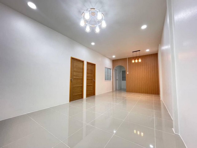 ขายบ้านพร้อมอยู่ หลังมุม รีโนเวทใหม่ หมู่บ้านนครอินทร์วิลเลจ 
