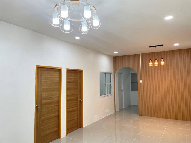 ขายบ้านพร้อมอยู่ หลังมุม รีโนเวทใหม่ หมู่บ้านนครอินทร์วิลเลจ 
