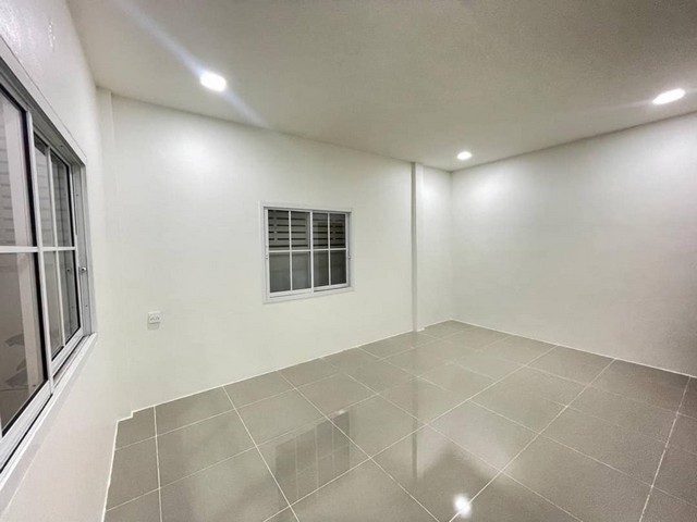 ขายบ้านพร้อมอยู่ หลังมุม รีโนเวทใหม่ หมู่บ้านนครอินทร์วิลเลจ 