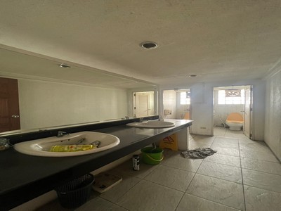 ทำเลดีมาก!! ขายอาคารศิลา อาคารสำนักงาน 5 ชั้น พร้อมลิฟต์ขนของ ถนนเลียบด่วนเอกมัย-รามอินทรา ใกล้ Central EastVille เนื้อที่ 1 งาน 6 ตร.วา