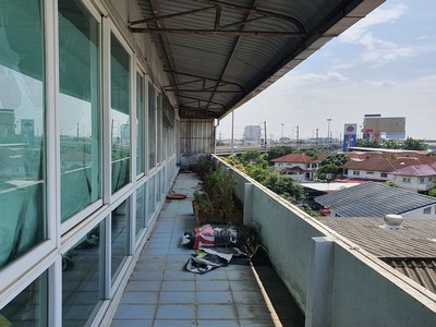 ทำเลดีมาก!! ขายอาคารศิลา อาคารสำนักงาน 5 ชั้น พร้อมลิฟต์ขนของ ถนนเลียบด่วนเอกมัย-รามอินทรา ใกล้ Central EastVille เนื้อที่ 1 งาน 6 ตร.วา