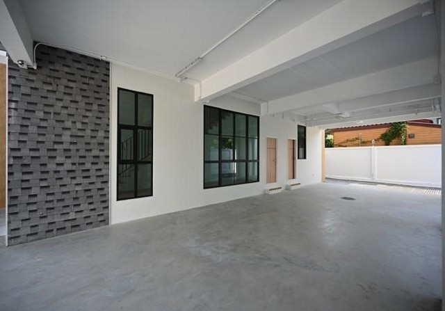 ให้เช่าสำนักงาน 4 ชั้น สไตล์นอร์ดิก ถนนหัวหมาก ใกล้ รถไฟฟ้าสีเหลือง