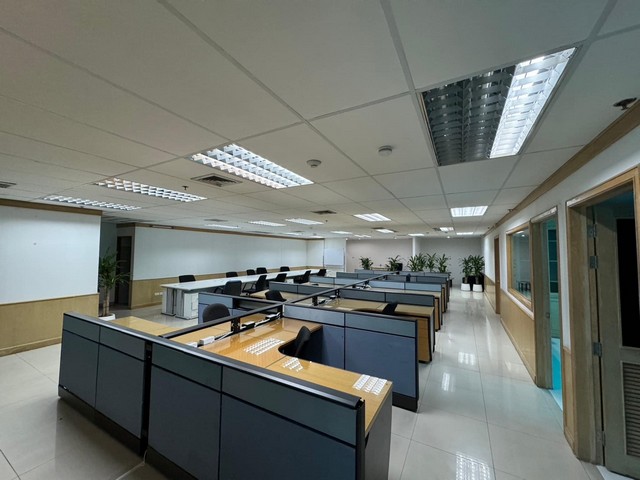 ให้เช่าพื้นที่สำนักงานพร้อมเฟอร์นิเจอร์ 300 ตรม. ย่านห้วยขวาง อาคาร A Tower รัชดาภิเษก 18 ใกล้ MRT สถานี ห้วยขวาง -สุทธิสาร 