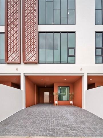 ให้เช่าและขาย โฮมออฟฟิศสร้างใหม่  ย่านนาคนิวาส ลาดพร้าว71 โชคชัย4 รัชดาภิเษก 32 สุคนธสวัสดิ์ เกษตร นวมินทร์ 3.5ชั้น