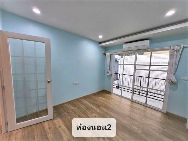 ขายทาวน์โฮม2ชั้น 39 ตร.ว.ลาดพร้าววังหิน82ใกล้BTSเสนานิคม เหมาะทำ Office หรือพักอาศัย 