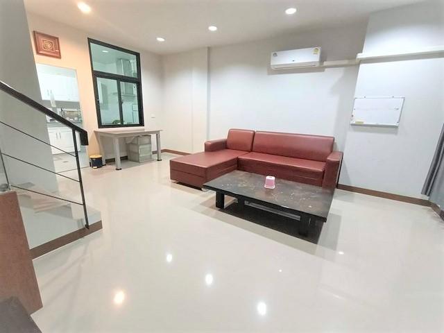ให้เช่าทาวน์ทาวน์โฮม 3 ชั้น หมู่บ้านเวย์รา บิซเน็ต ร่มเกล้า-สุวรรณภูมิ 