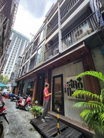 ให้เช่าตึกแถว4 ชั้น 4 ห้องติดกันกลางซอยถนนปั้นสีลม-สาทร ใกล้ BTS สุรศักดิ์ - ช่องนนทรี