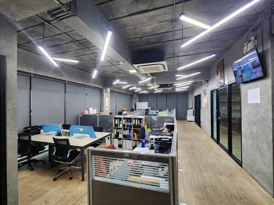 ขายอาคารสำนักงาน4ชั้นพร้อมลิฟท์ 296 ตร.ว ย่านสุขาภิบาล5 บางเขน จอดรถกว่า20คันมีที่พักอาศัย 