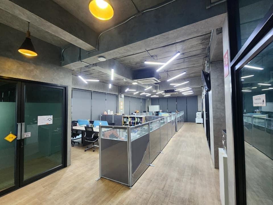 ขายอาคารสำนักงาน4ชั้นพร้อมลิฟท์ 296 ตร.ว ย่านสุขาภิบาล5 บางเขน จอดรถกว่า20คันมีที่พักอาศัย 