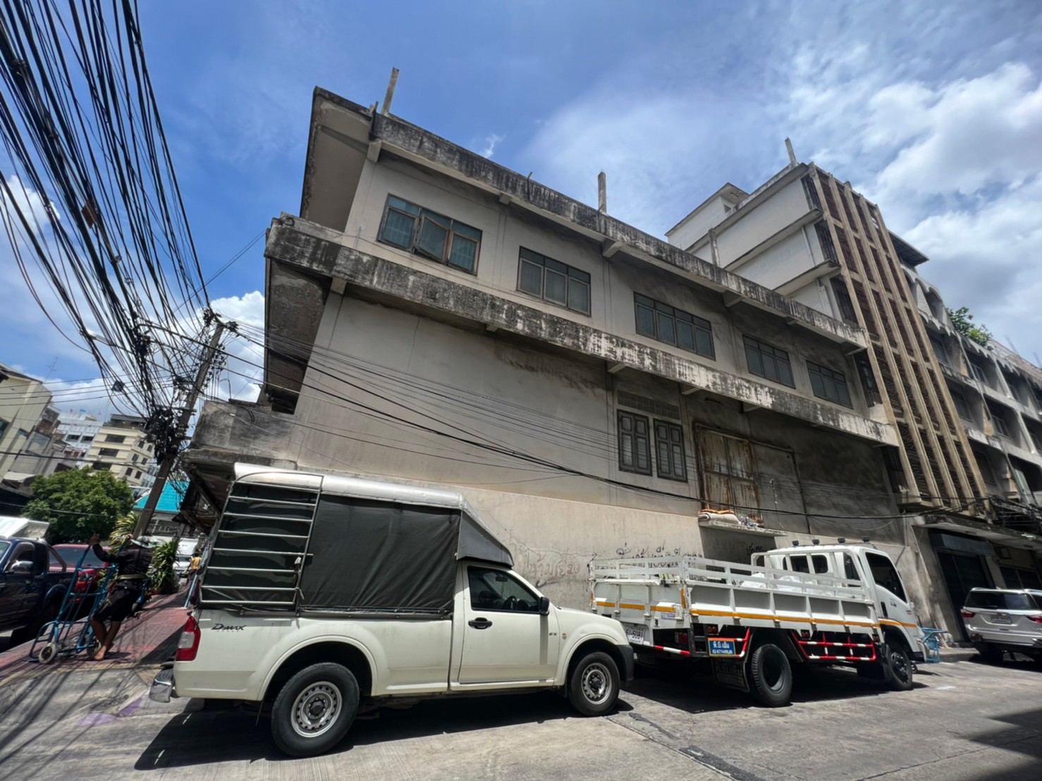 ขายถูกตึก 2 คูหา บนถนน ทรงวาด แหล่งธุรกิจ ทำเลดี พท . 54 ตร.ว