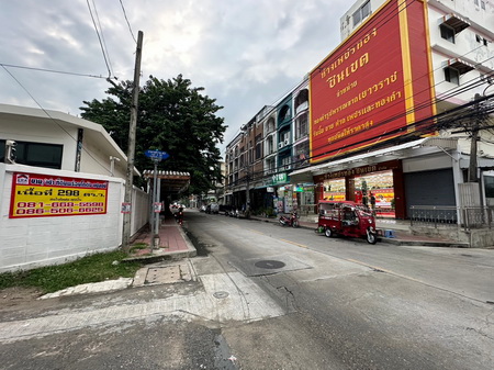 ขายที่ดินพร้อมโกดัง งามวงศ์วาน 43 ซอยชินเขต 1 แขวงทุ่งสองห้อง เขตหลักสี่ กทม. 